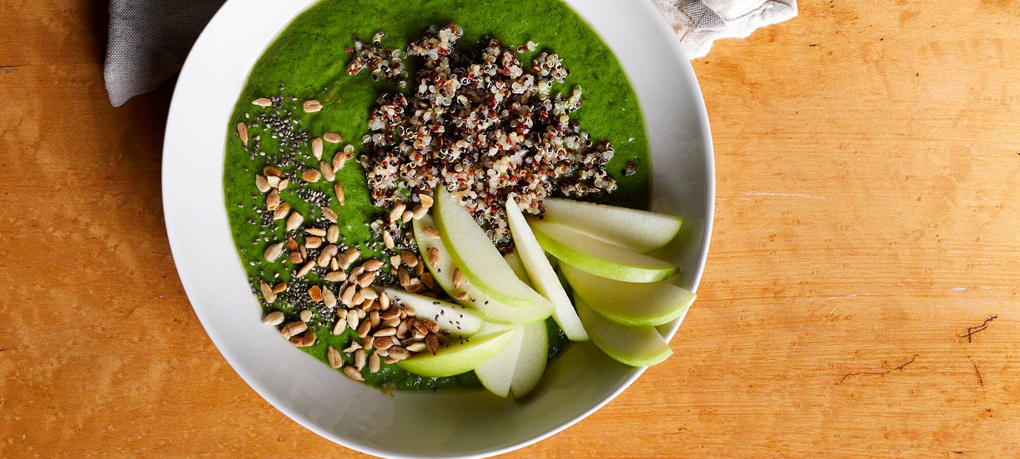 Breakfast bowl di quinoa e avena con magnesio