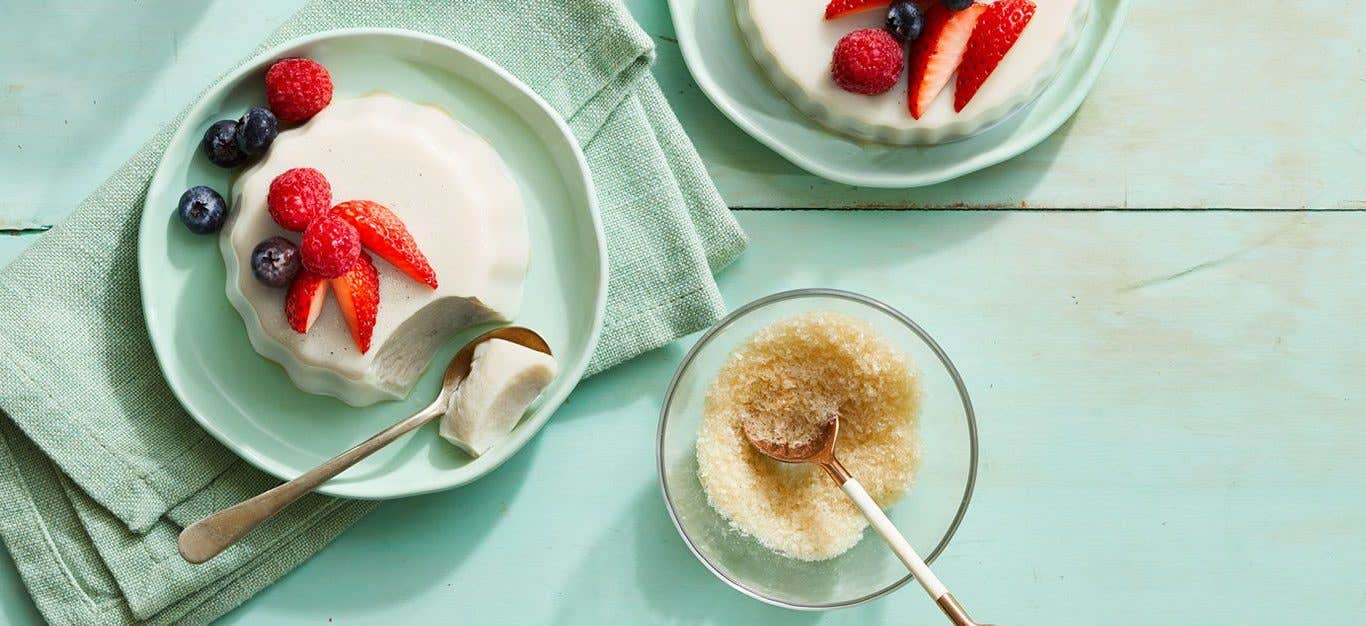 Agar agar flakes next to vegan panna cotta on a blue table